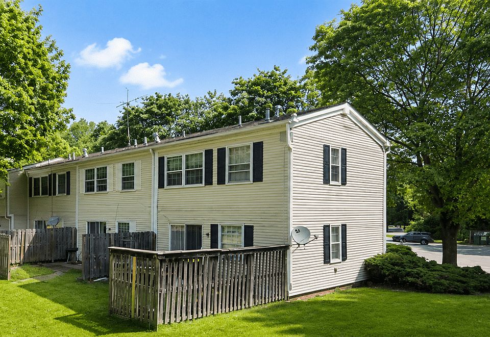 1st image of 116 Woodgate Rd #116