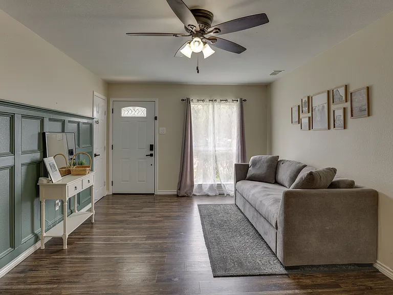 4002 Commonwealth Dr — Photo 7