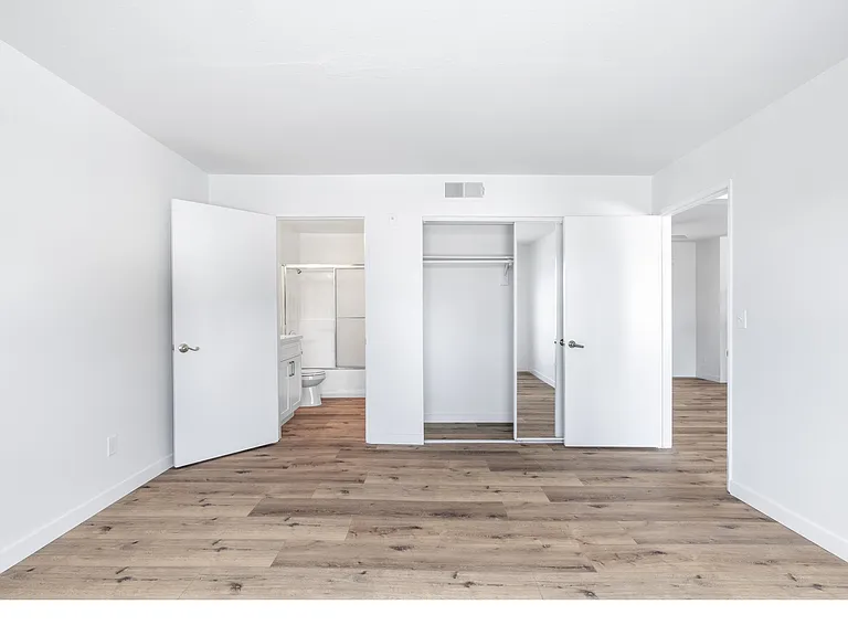 5257 Willowcrest Ave — Photo 5