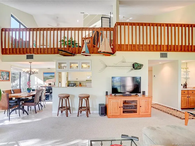 233 NE Edgewater Dr #204 — Photo 28