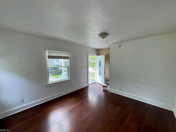 4th image of 2122 Parker Ave