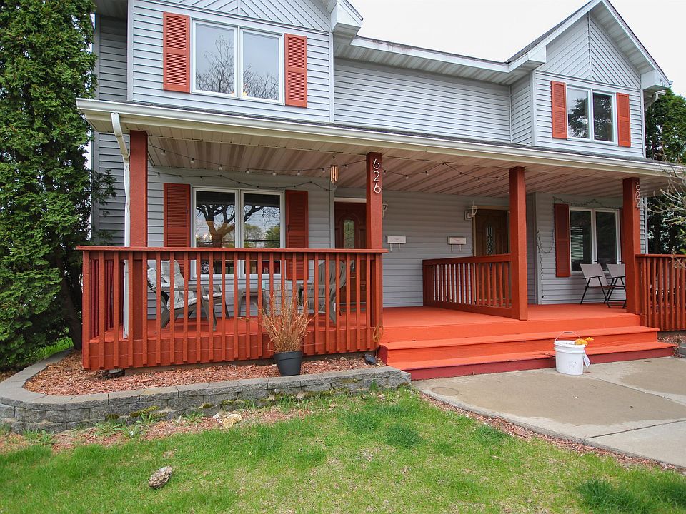 1st image of 626 19th Ave NE