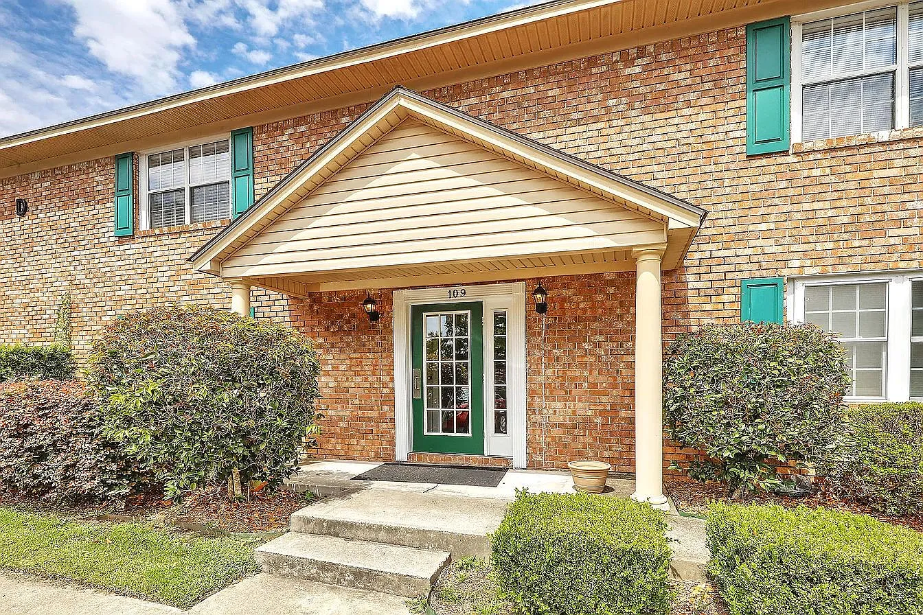 2 bed, 1.0 bath, 800 sqft, $1,350 — Photo 1
