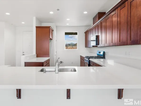 857 Agate Way, Fernley, NV 89408