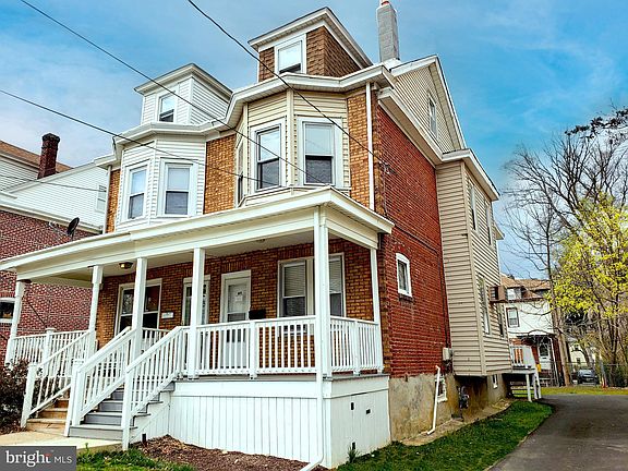 2nd image of 411 Berwyn