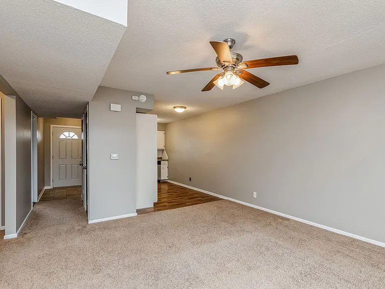 2079 NW Hickory Ln — Photo 5