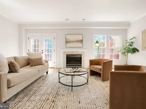 20962 Martingale Sq, Sterling, VA 20165