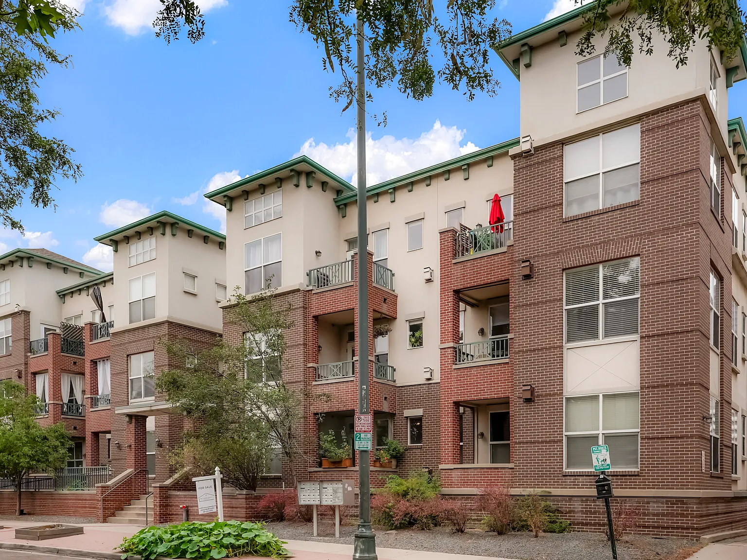 2 bed, 1038 sqft, $2,600 — Photo 1