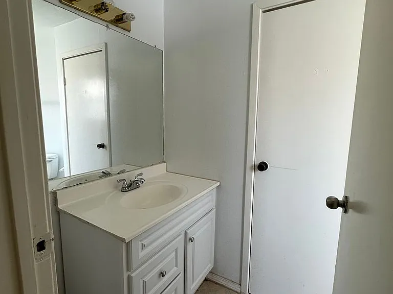 7901 Cambridge St — Photo 11