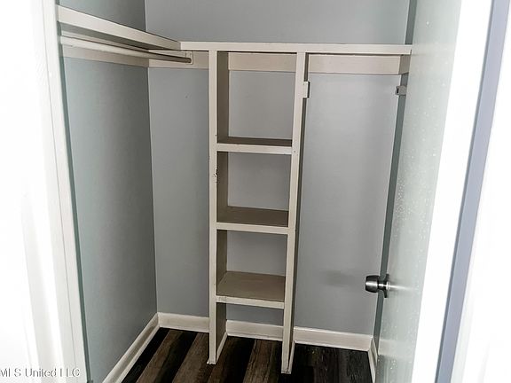 4th image of 822 E Railroad St #822