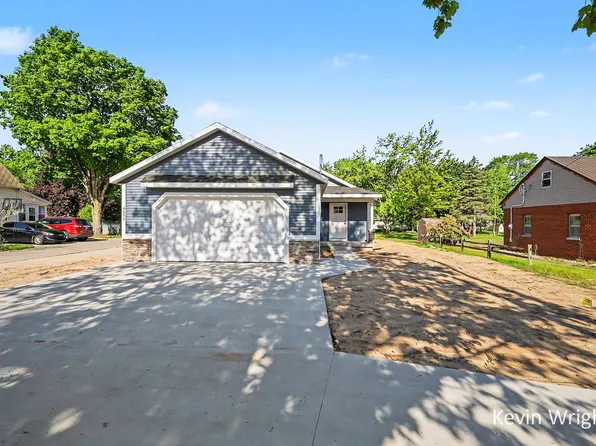 4655 Henry St, Norton Shores, MI 49441