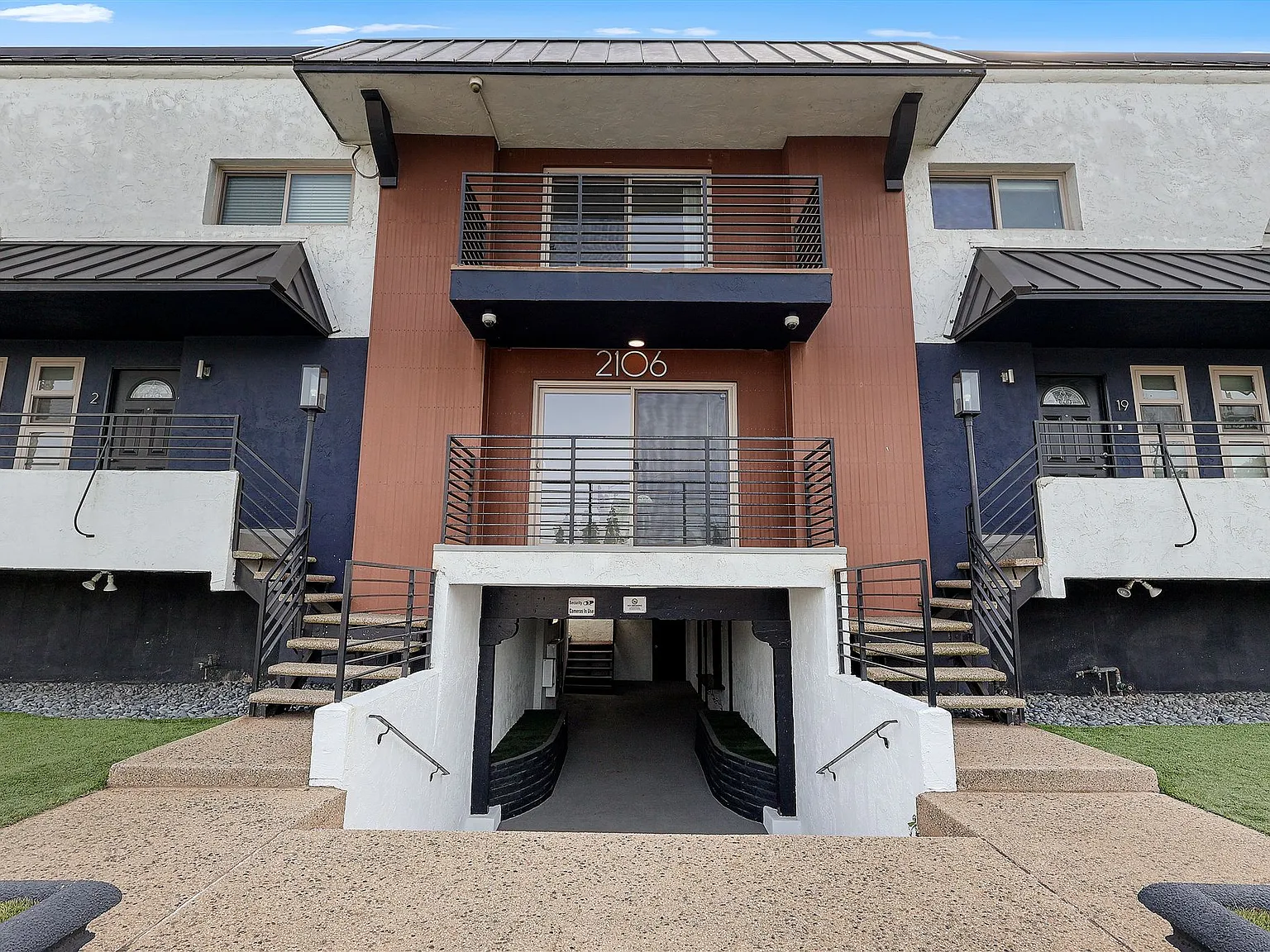 2106 Manhattan Beach Blvd — Photo 1