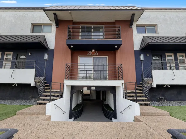 2106 Manhattan Beach Blvd