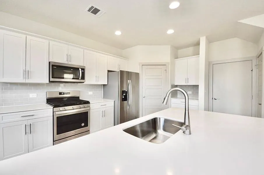 3 bed, 2.5 bath, 1914 sqft, $2,295 — Photo 4