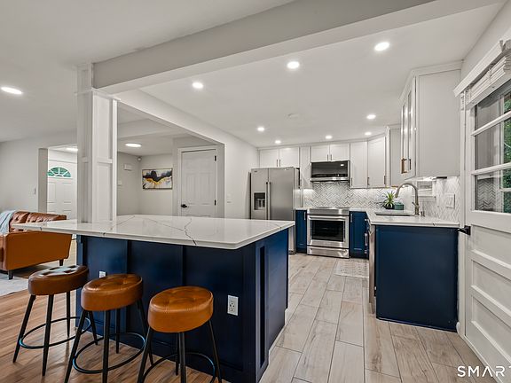 3rd image of 183 Tunxis Avenue