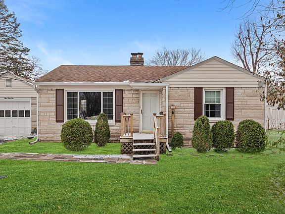 3rd image of 445 N Valley Ln