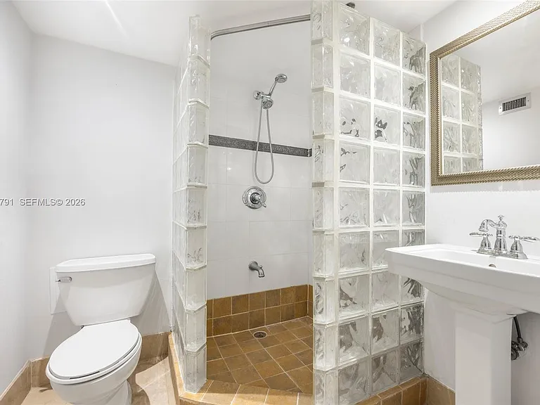 900 Bay Dr #1005 — Photo 18
