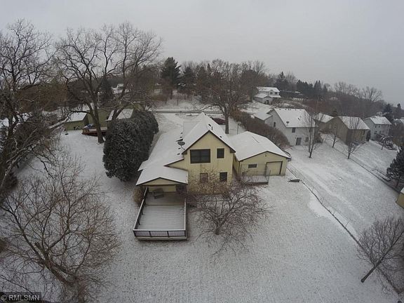 3rd image of 2345 Highwood Ave E