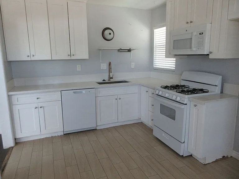 4423 Johnston Ave — Photo 6