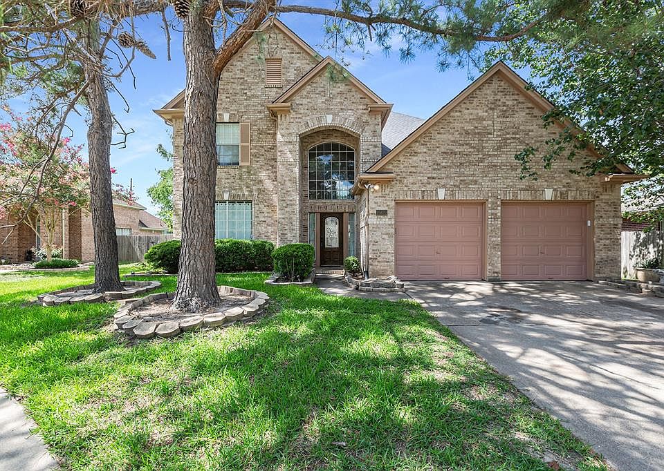 1st image of 15622 Valley Creek Dr