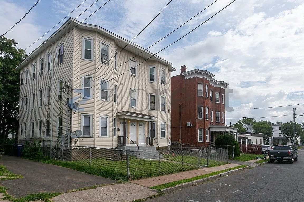 2 bed, 950 sqft, $1,700 — Photo 4