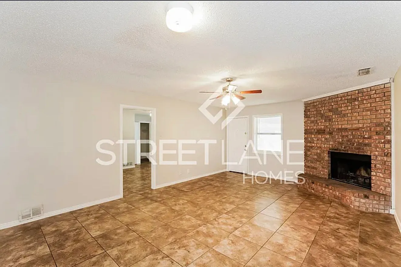 3 bed, 1253 sqft, $1,800 — Photo 2