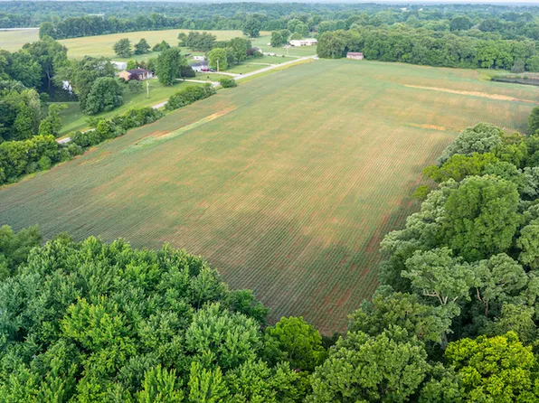 12156 E Bunny Farm Rd, Mount Vernon, IL 62864