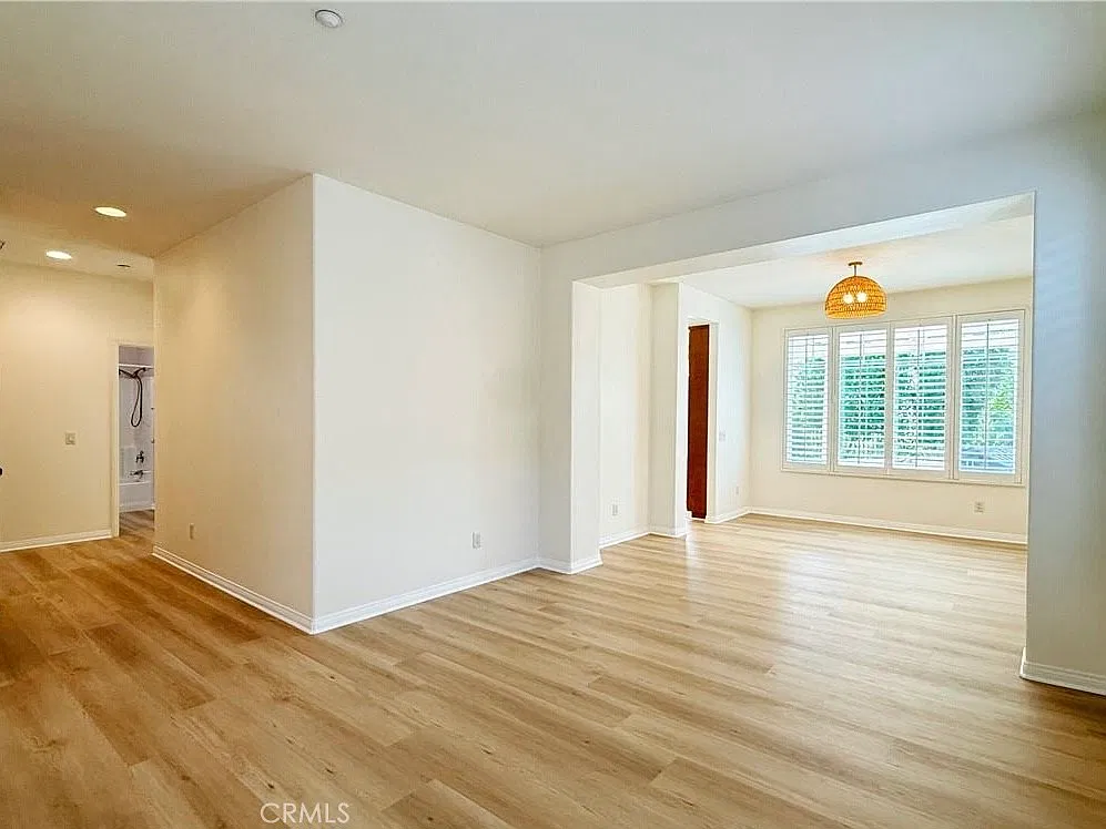 6 bed, 3316 sqft, $5,900 — Photo 2