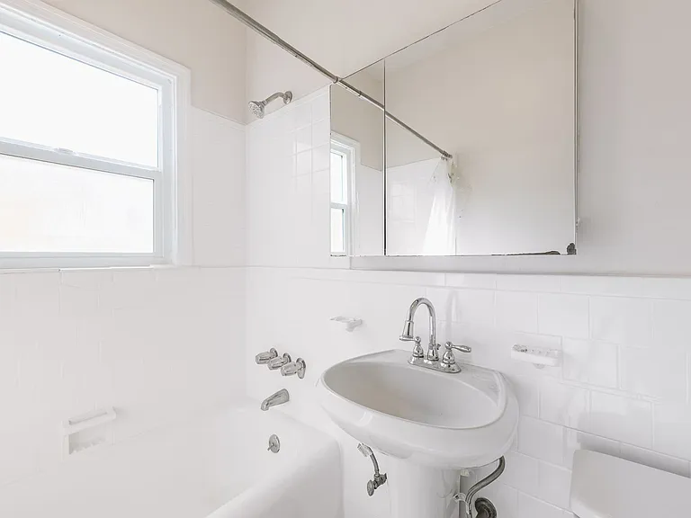 1848 N Mariposa Ave — Photo 6