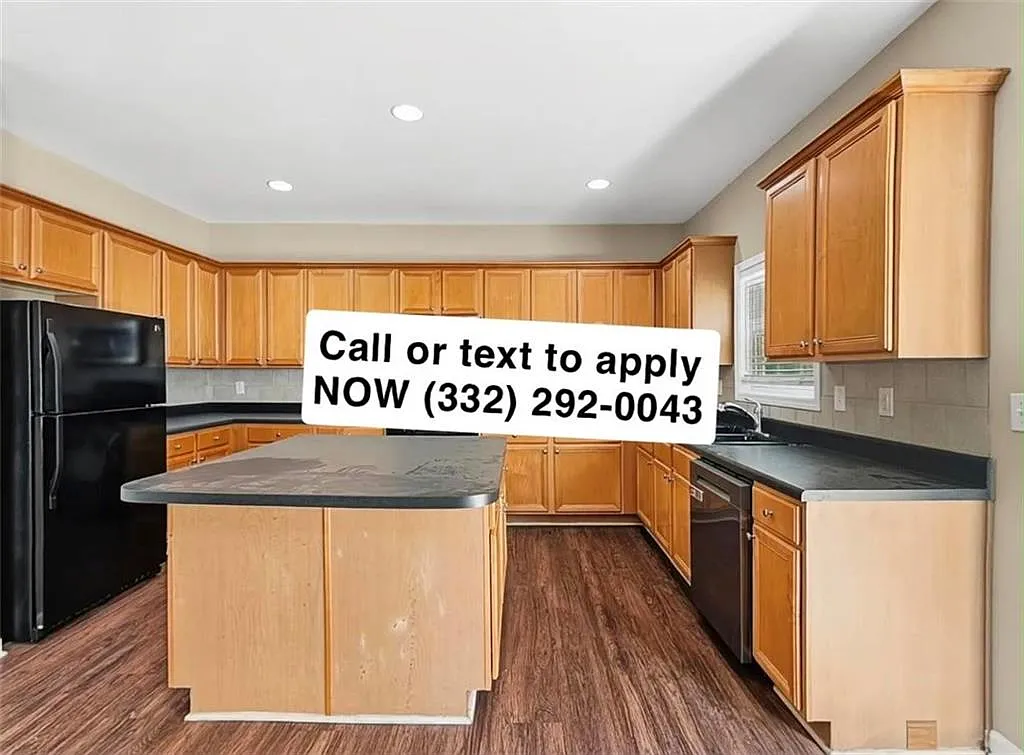 4 bed, 3.0 bath, 2594 sqft, $1,515 — Photo 4