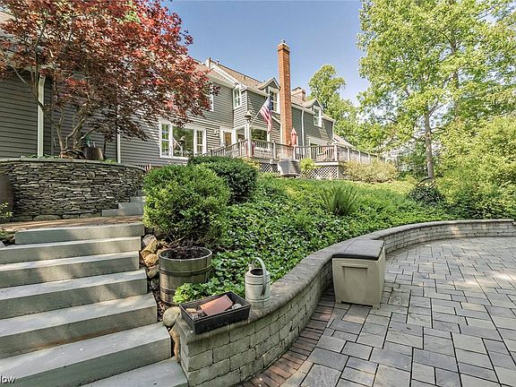 4th image of 155 Hickory Ln
