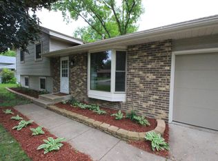 10431 Uplander St NW, Coon Rapids, MN 55433