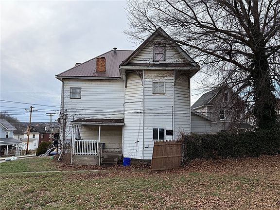 2nd image of 122 W Quarry St