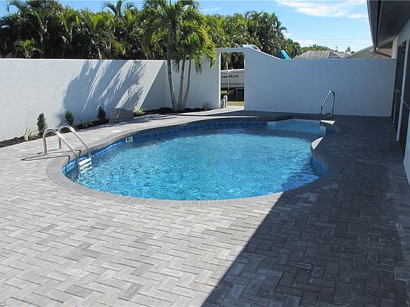 5th image of 4703 SW 25th Ct