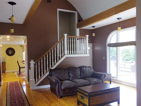 5th image of 3395 Fox Chase Dr