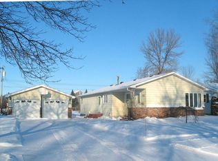 712 19th Ave S, Grand Forks, ND 58201