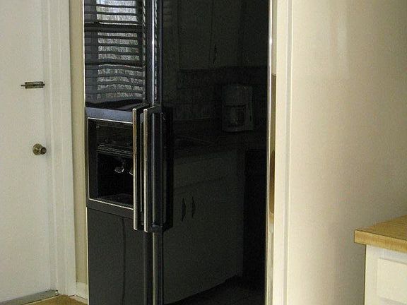 Fridge,door to patio