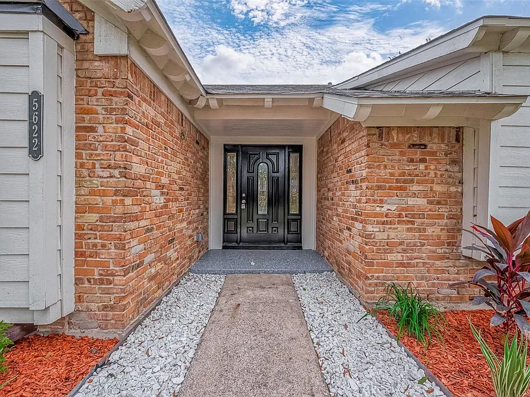5622 Valkeith Dr — Photo 36