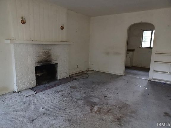 3rd image of 1910 S Vann Ave