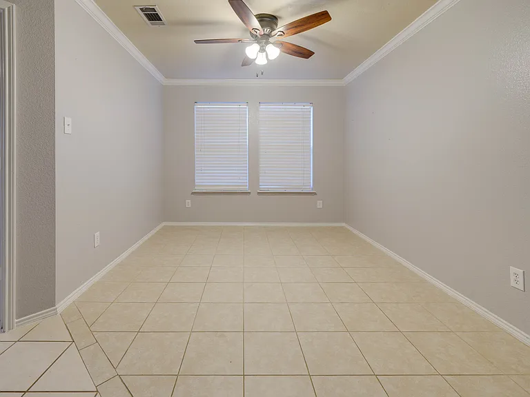 506 Hickory Ln — Photo 12