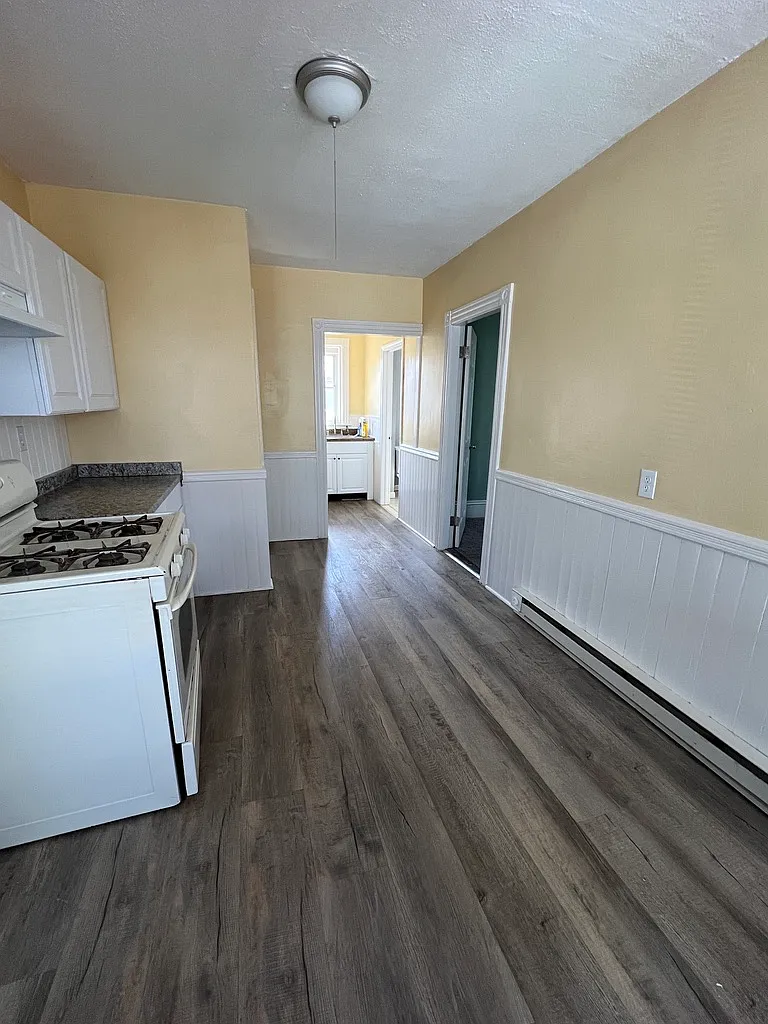Jewel st investments, LLC (141,139,137 S.Main) - unit 139b (top) — Photo 4