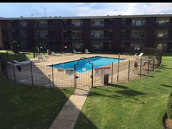 2nd image of 9622 W Higgins Rd APT 1CS