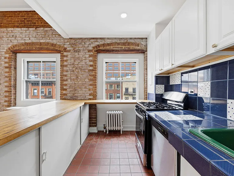 318 W 14th St #4 — Photo 5