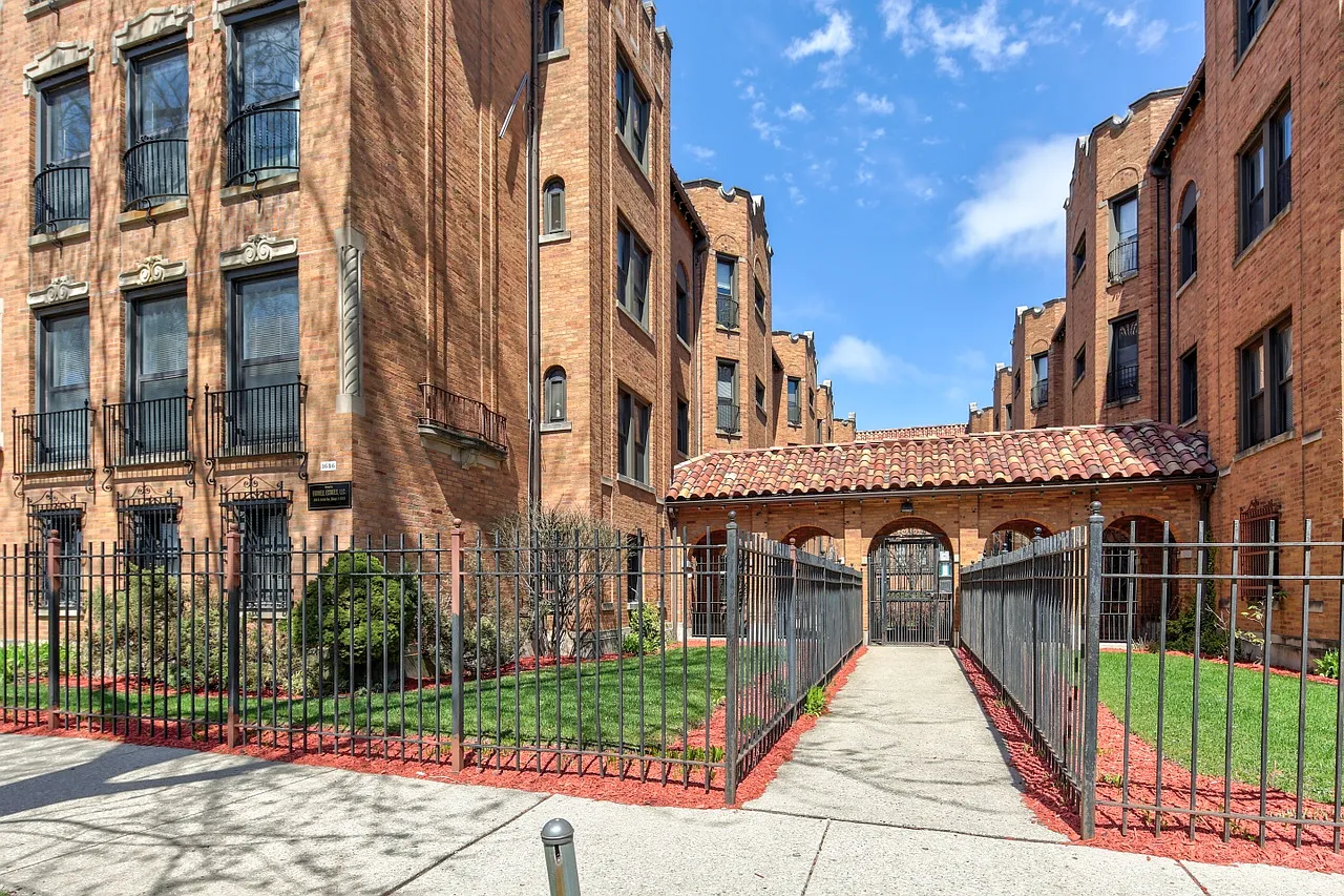 Farwell Apartments — Photo 4