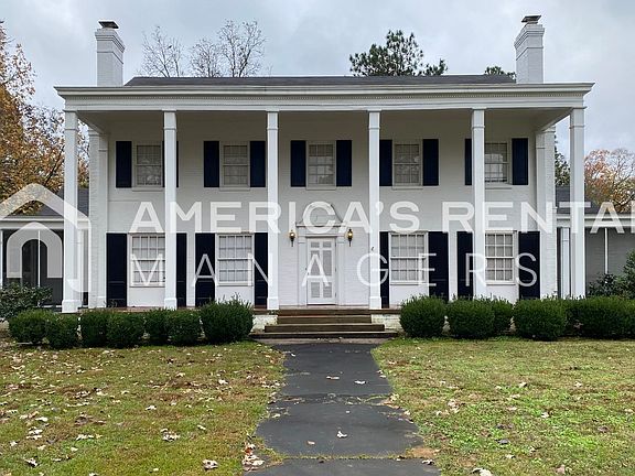 2nd image of 2205 Country Club Dr