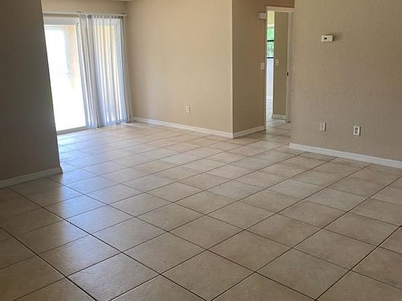 2nd image of 129 SE 23rd Pl APT 4