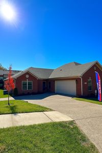 2033 `berry Hill Dr, Frankfort, KY, 40601