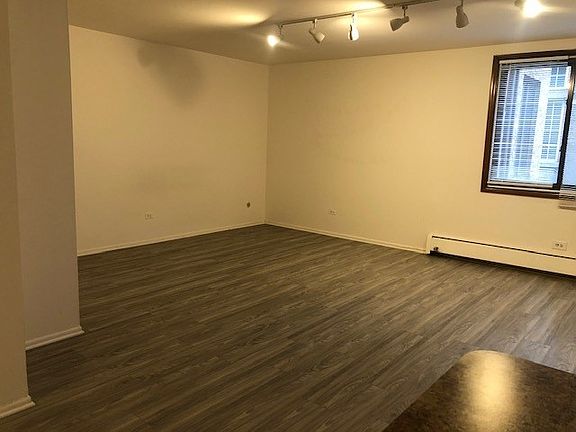 5th image of 1355 N Dearborn Pkwy #204