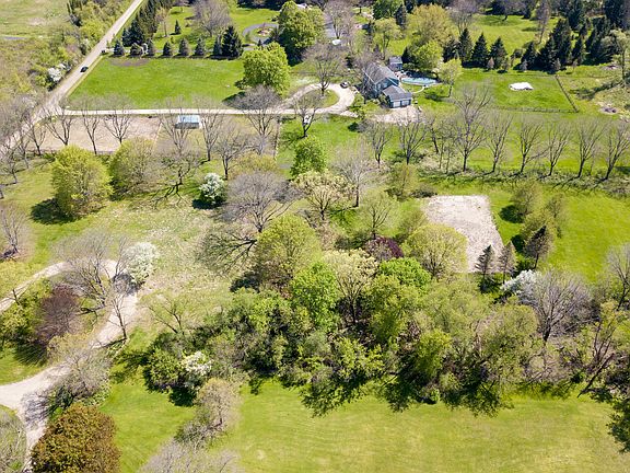 3rd image of 42 Valley Dr