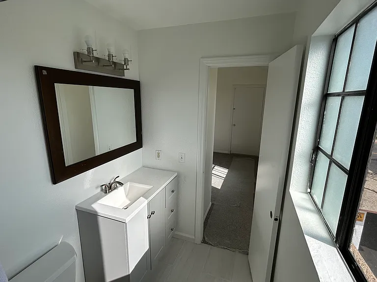 575 E St #3 — Photo 5